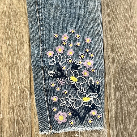 Seven7 jeans with floral stitching - Picture 4 of 7
